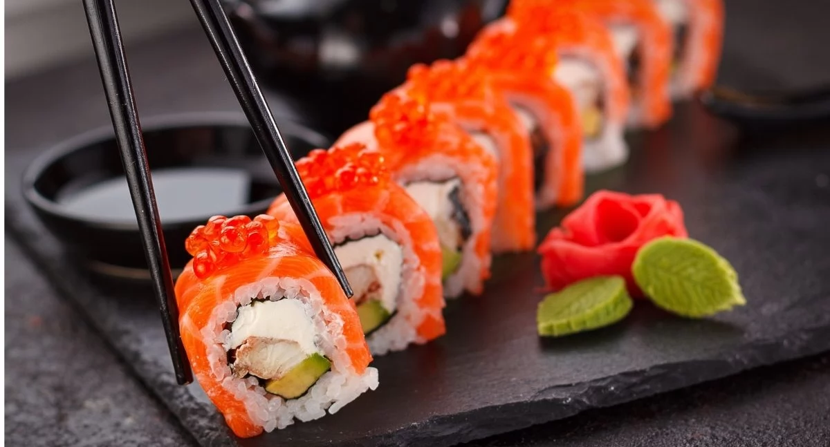 Jak prawidłowo przechowywać sushi z dostawy, aby zachować jego świeżość?