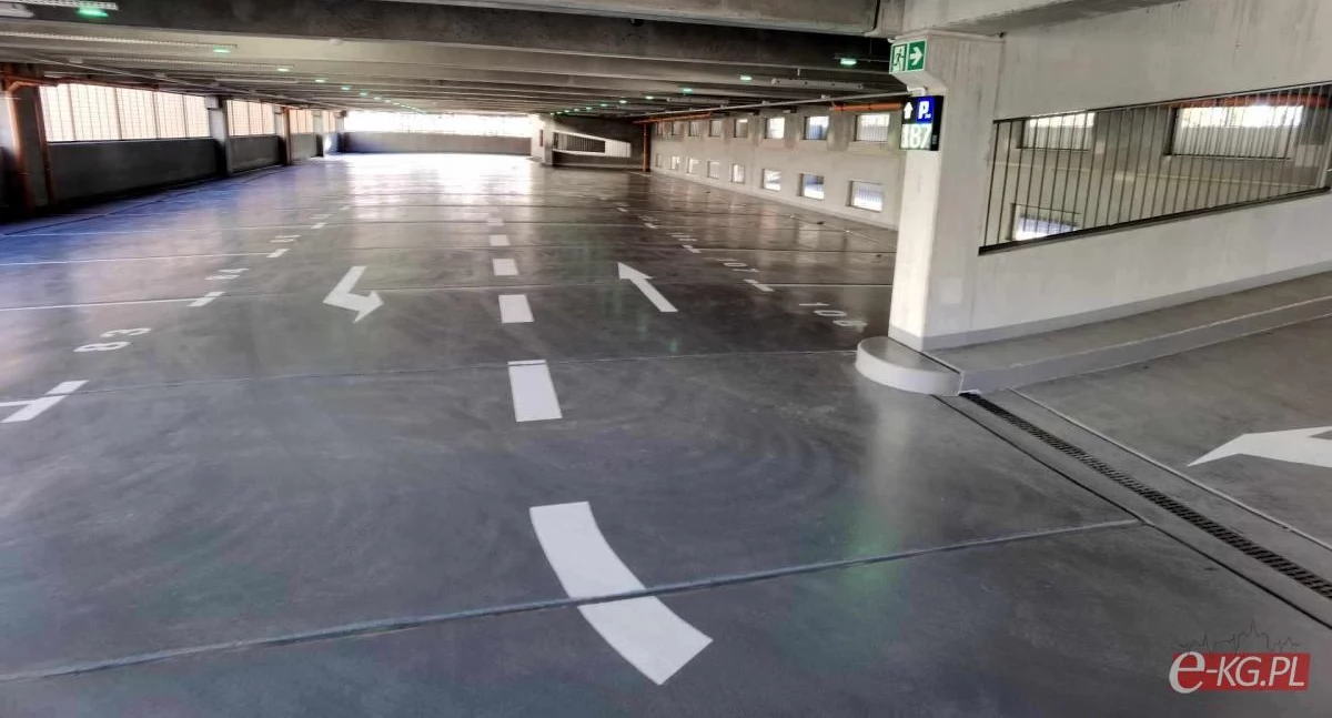 Wielopoziomowy parking w centrum Kołobrzegu | wideo
