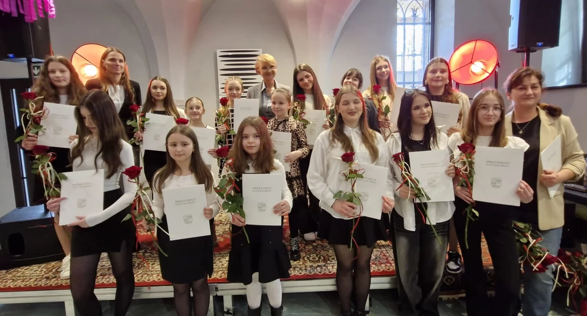 Nagrody i stypendia artystyczne przyznane. Wyróżniono 39 osób