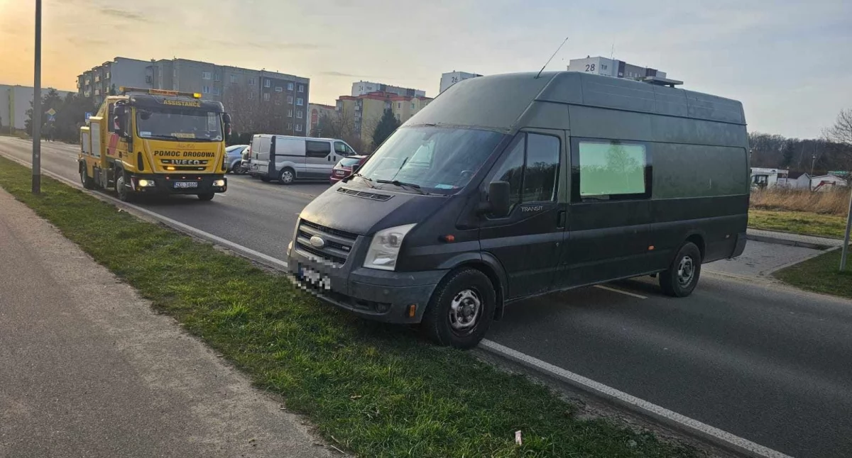 Nieuwaga kierowcy. Zakończyło się odholowaniem auta