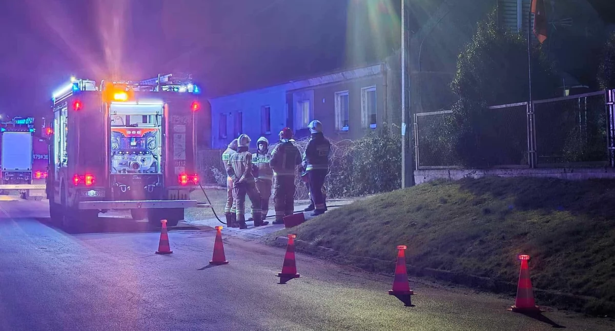Czujność sąsiada zapobiegła tragedii. Pożar sadzy w przewodzie kominowym