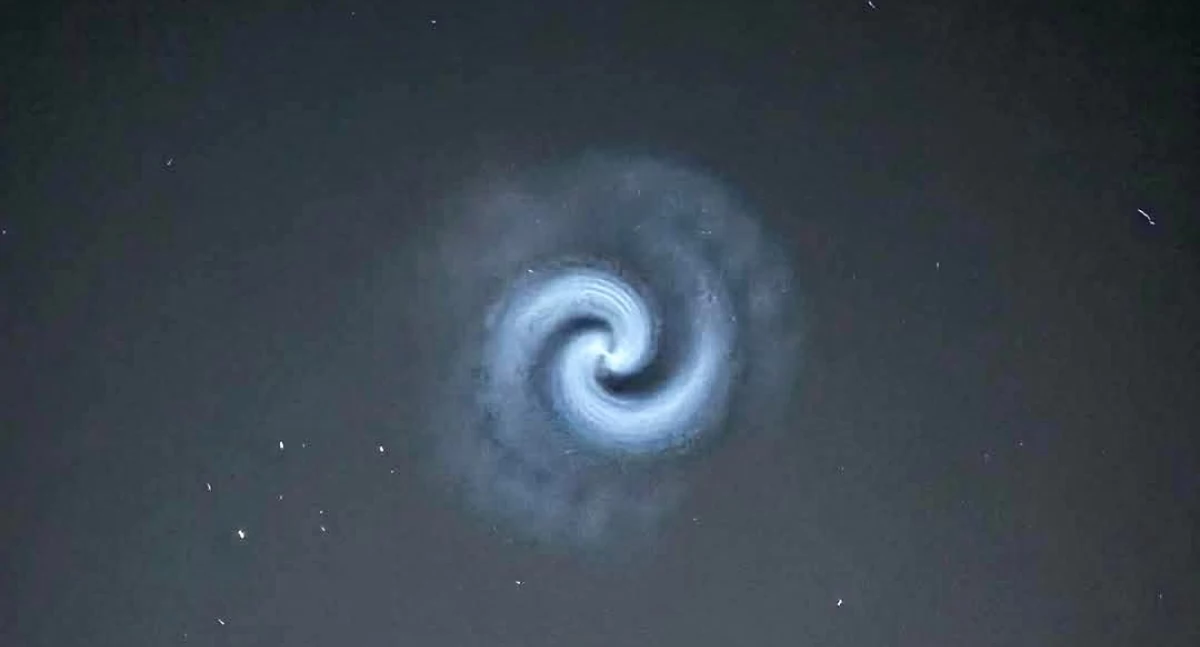 Świetlista spirala na niebie nad Kołobrzegiem. To nie UFO