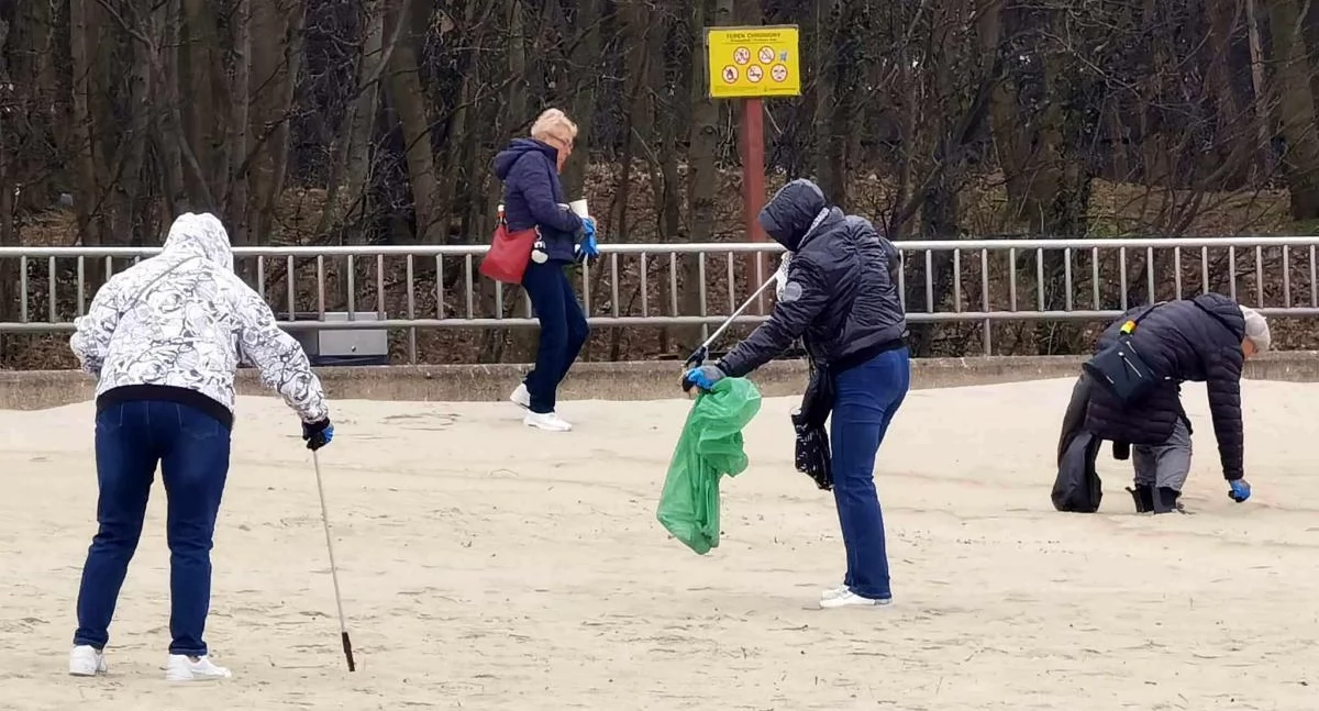 Z plaży zniknęło 3 tysiące niedopałków i ponad 70 kg śmieci. Ruszyła ogólnopolska akcja