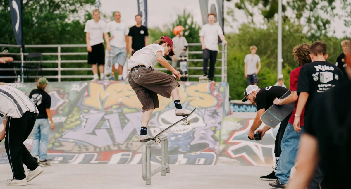 Nauka jazdy na deskorolce – darmowe warsztaty na skateparku