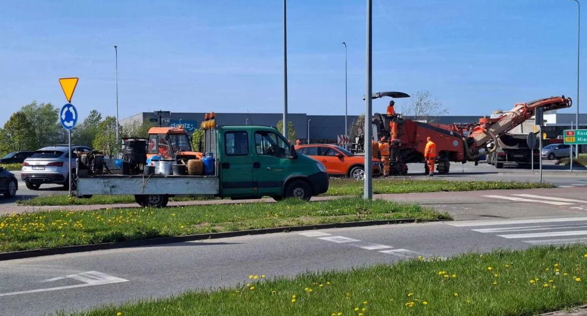 Bez zapowiedzi ruszyły prace GDDKiA przy rondzie Borowinowym. Korki sparaliżowały ruch