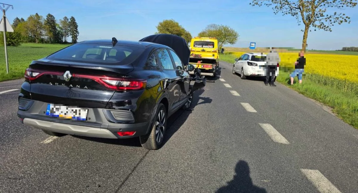 Zderzenie dwóch osobówek. Wśród poszkodowanych kobieta w ciąży