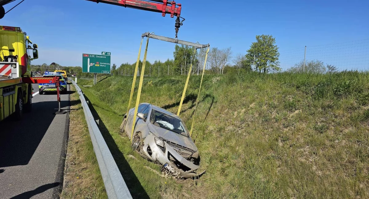 O włos od tragedii. Zasnął za kierownicą na drodze ekspresowej