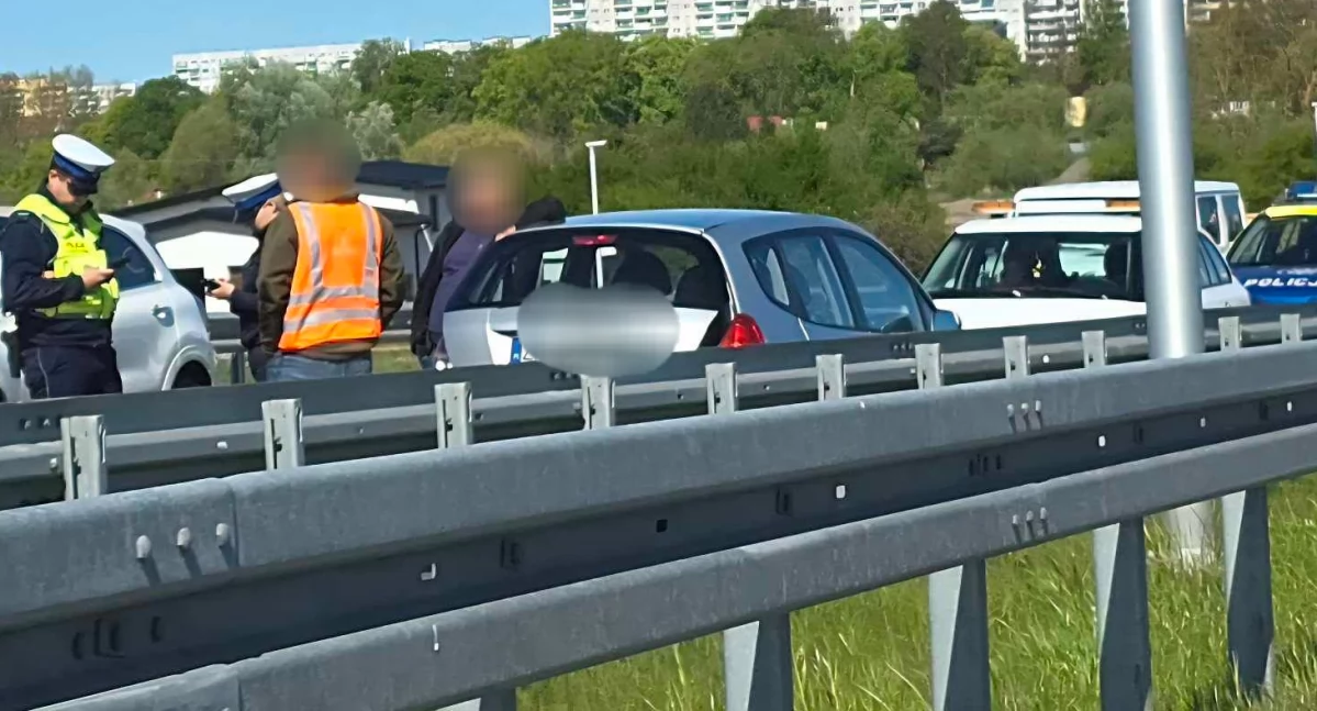 O krok od tragedii, senior jechał pod prąd. 70-latek ukarany mandatem