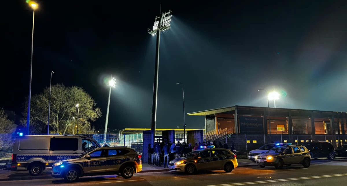 Wnieśli alkohol na mecz. Sąd nie miał litości – szybkie wyroki i zakazy stadionowe