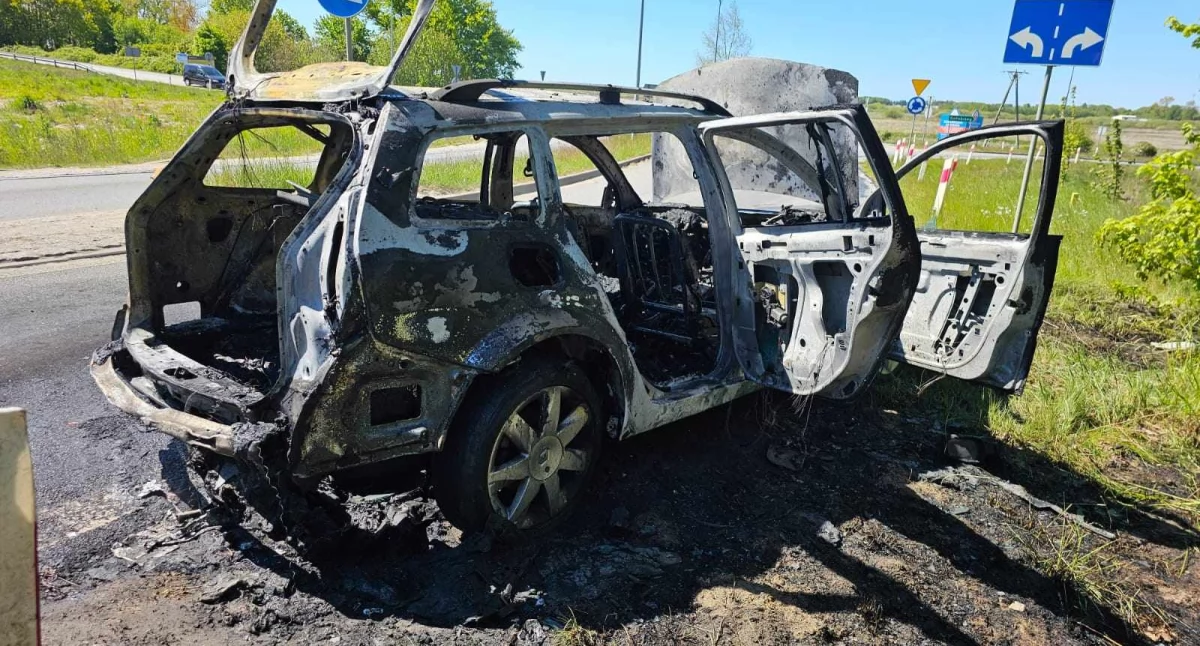 Pożar samochodu w okolicy Bezprawia. Auto spłonęło doszczętnie