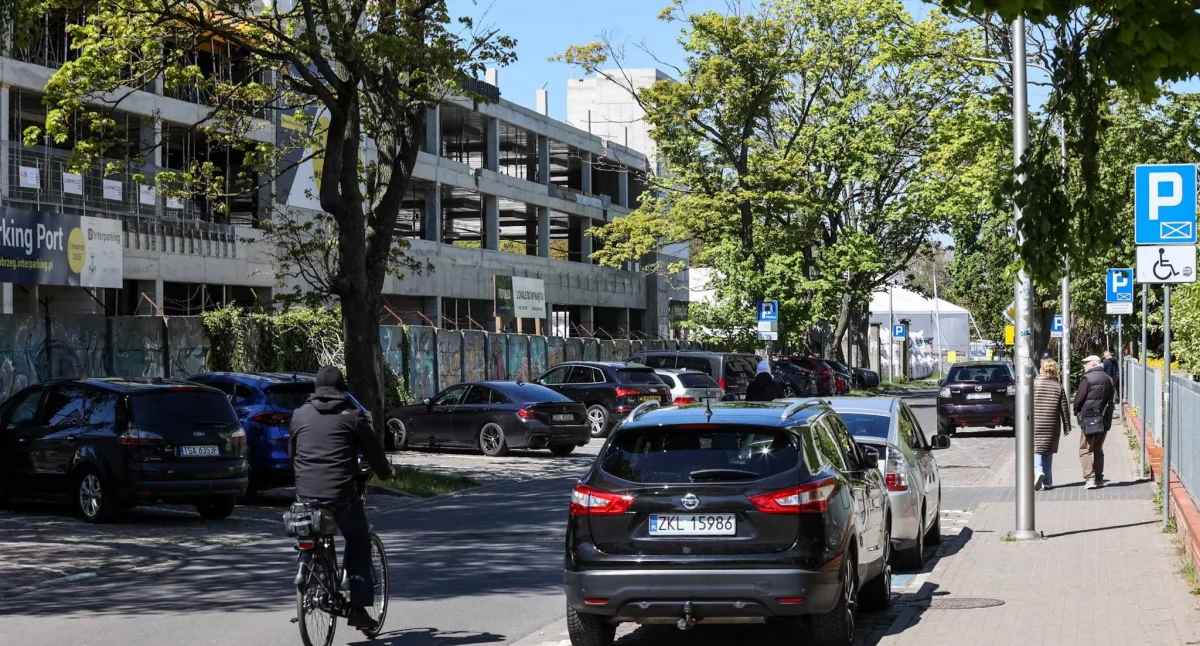 Parkowanie nad morzem taniej niż w strefie? Nowy obiekt w Kołobrzegu zaskakuje ceną