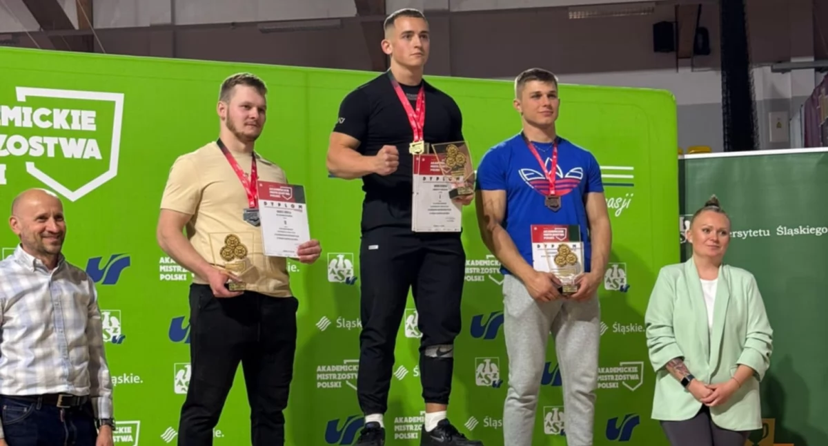 Miron Dembski z rekordem i złotem Akademickich Mistrzostw Polski. 300 kg w przysiadzie!
