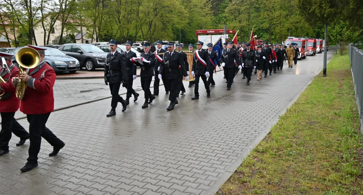 Medale, podziękowania i słowa uznania dla druhów OSP. Powiatowe Obchody Dnia Strażaka w Rymaniu