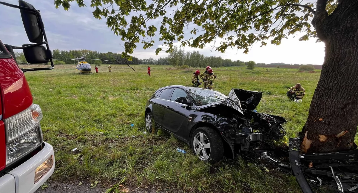 Poważny wypadek pod Czerninem. Dwie osoby ranne, interweniował śmigłowiec LPR