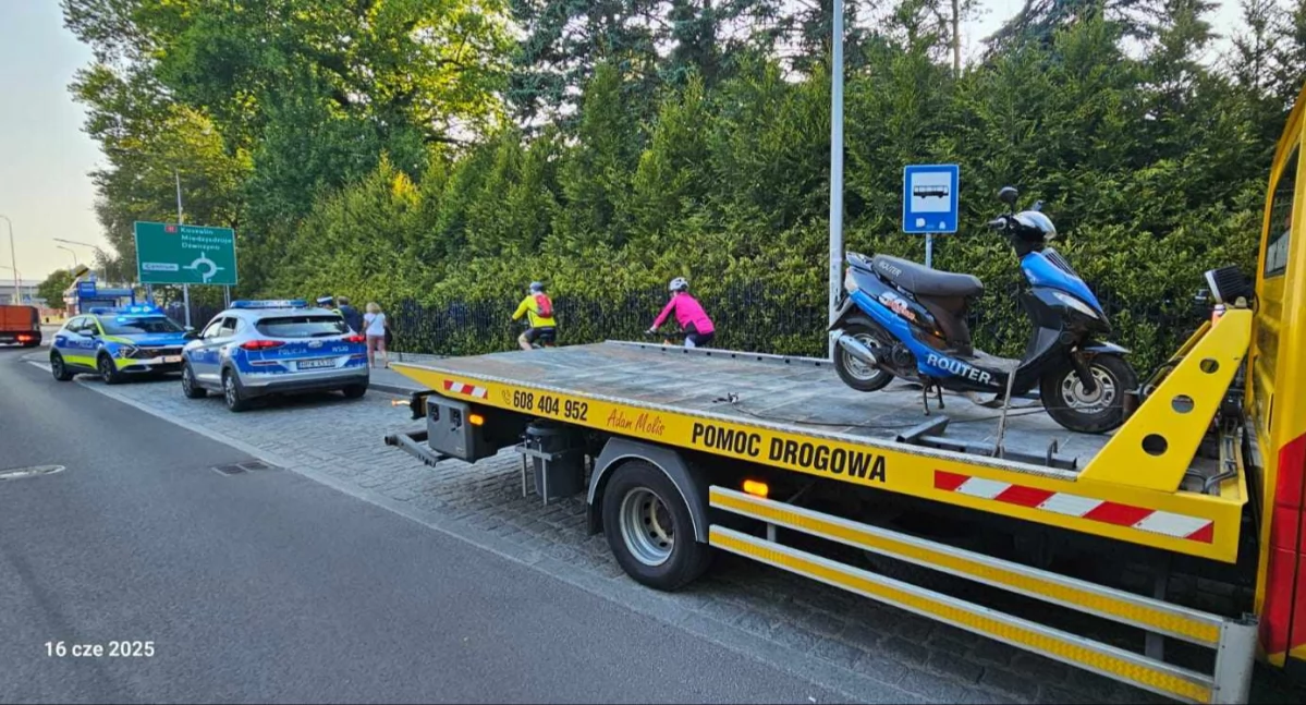Pijany motorowerzysta z pasażerką. Blisko 2 promile alkoholu - zatrzymała go policja