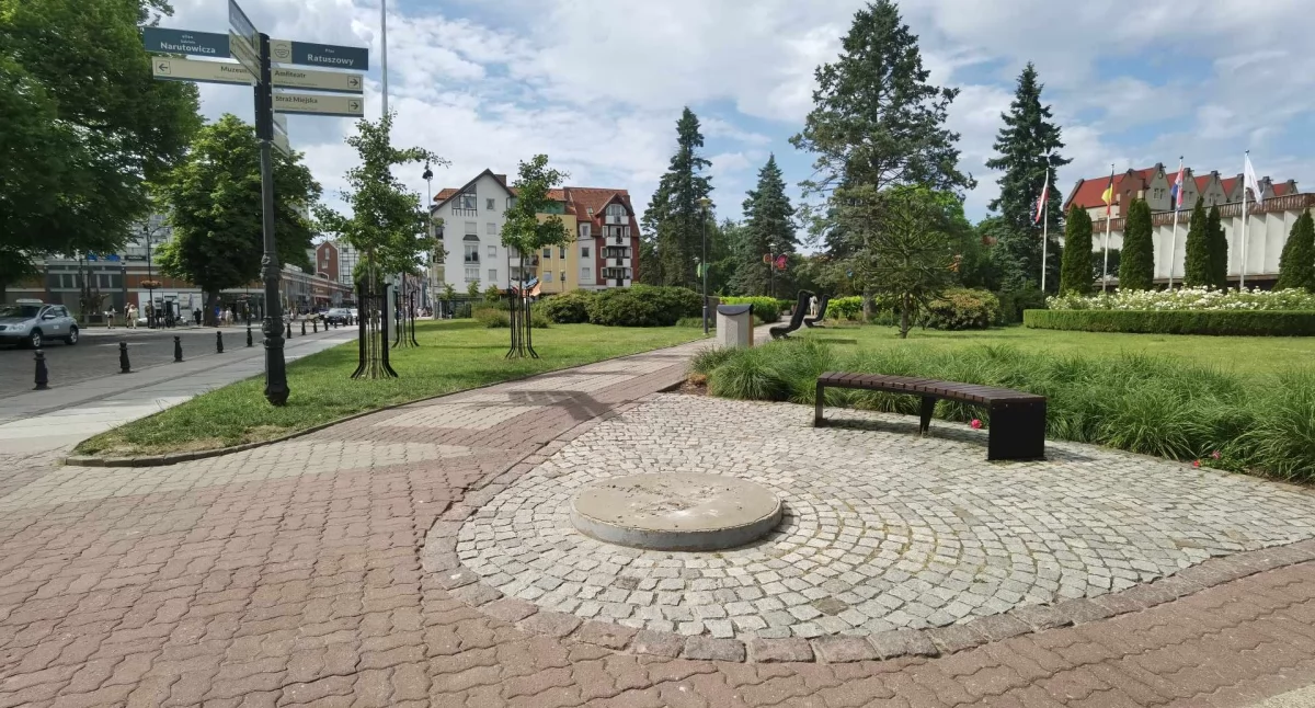 Rzeźba Turystka zdemontowana. Wraca do pracowni rzeźbiarskiej