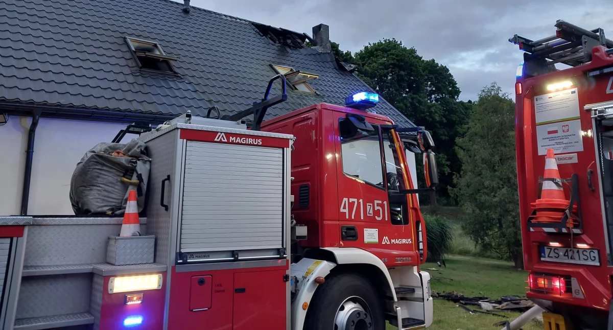Zapach spalenizny uratował rodzinę. Nocny pożar w domu jednorodzinnym