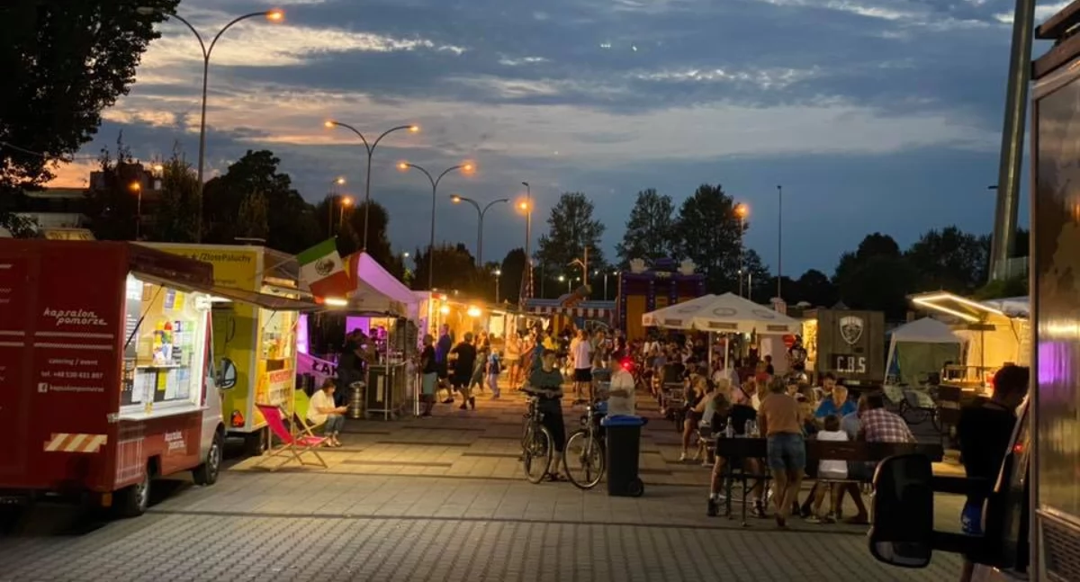 Foodtrucki przy Stadionie Miejskim. Data Street Food Festival