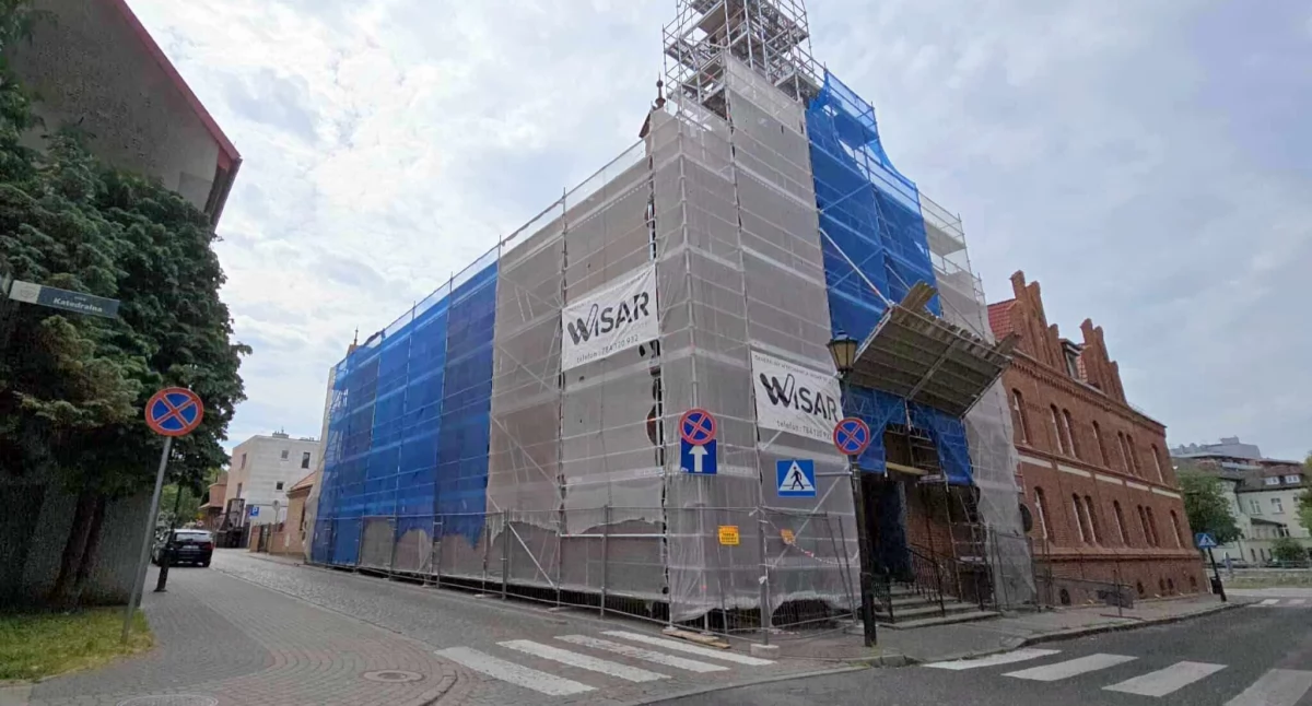 Modernizacja małego kościółka w Kołobrzegu nabiera tempa