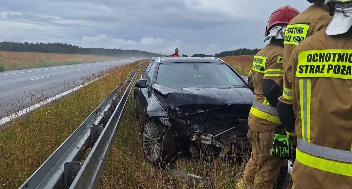 Na ekspresówce BMW wypadło z drogi 
