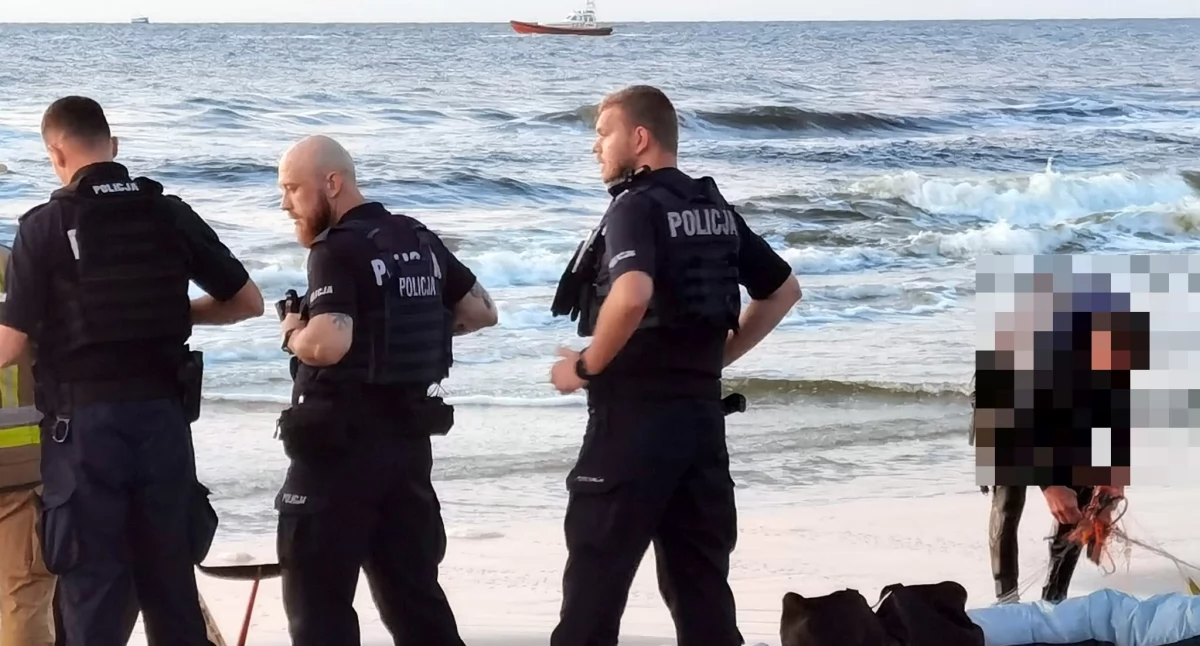 Mężczyzna dryfował w wodzie, na miejsce wezwano służby ratunkowe