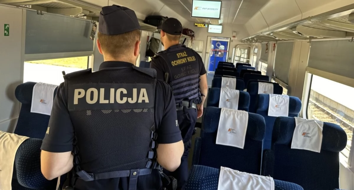 Alarm w pociągu do Kołobrzegu i ewakuacja 400 osób. W tle internetowa transmisja