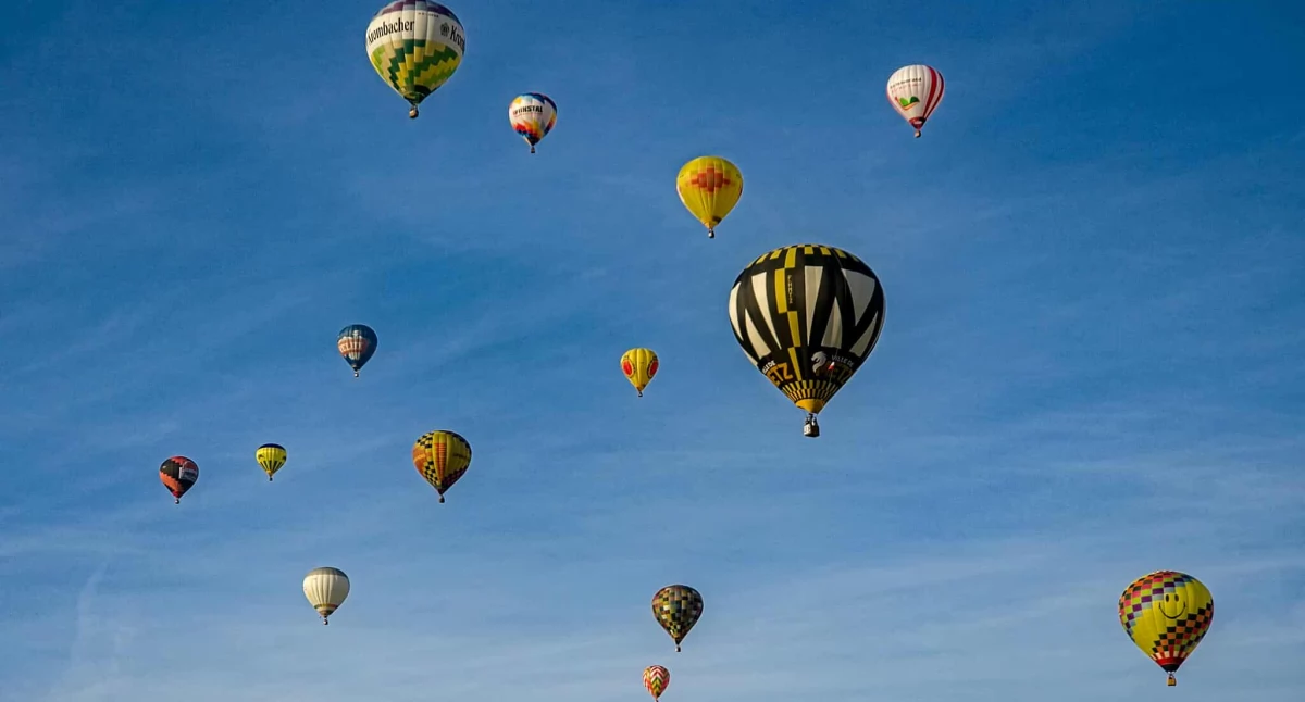 Kolorowe niebo nad Szczecinkiem. 16. Festiwal Balonowy zachwycił widzów