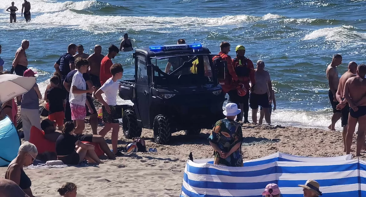 Dramatyczne chwile na plaży w Kołobrzegu. Tonął mężczyzna 