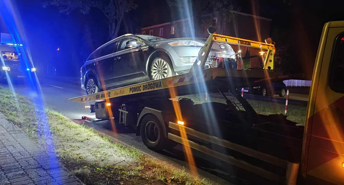 Ratownicy Akademii Ratownictwa zareagowali, policja zatrzymała. Ponad 2 promile u kierowcy