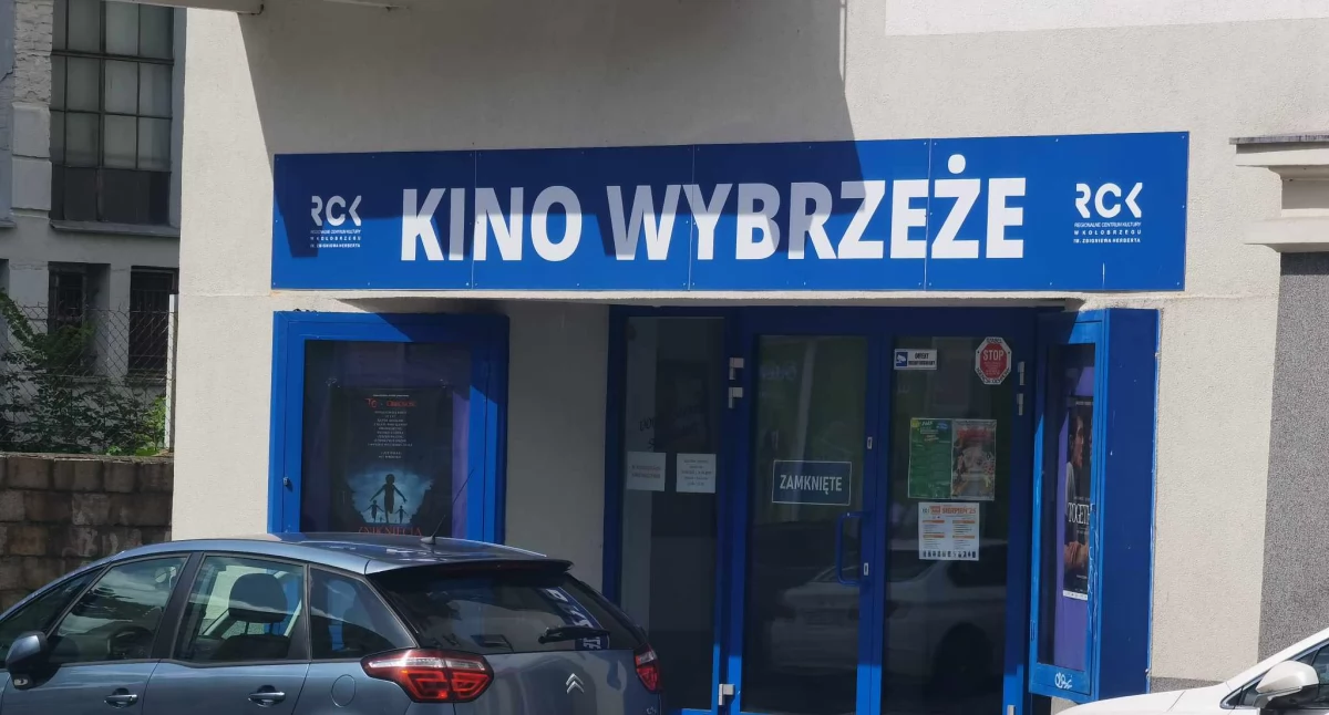 Ogłoszenie: pracownik kina na pełny etat