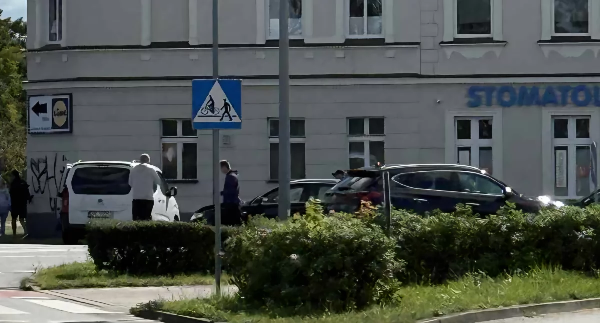 Zderzenie na rondzie. Mogą być utrudnienia w ruchu
