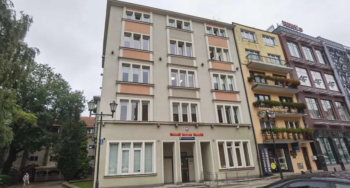 Ile jest warty dach starostwa?