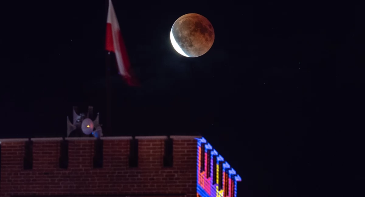 Niezwykły spektakl na niebie. Zaćmienie Krwawego Księżyca (foto)