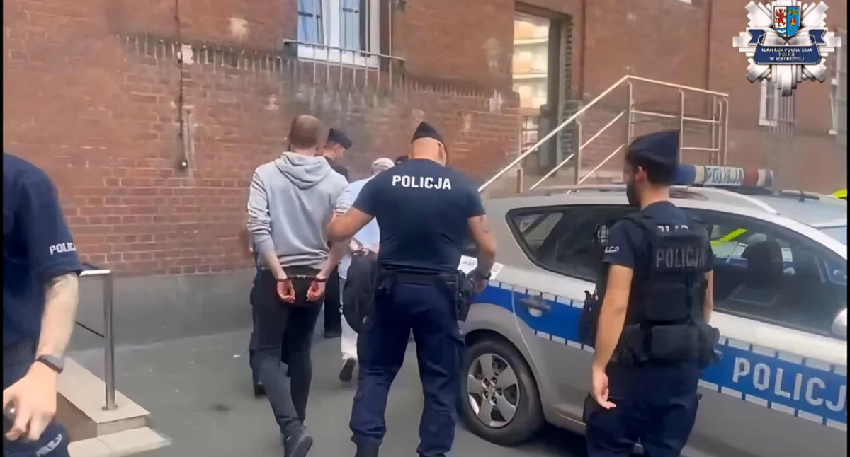 Nielegalny hazard na kołobrzeskim deptaku. Zatrzymano trzech mężczyzn