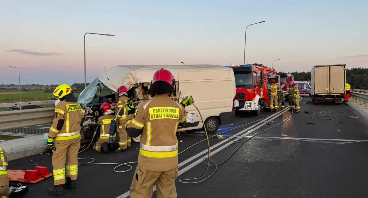 Wypadek na węźle S6. Jedna osoba była zakleszczona