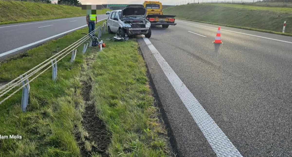 Groźne zdarzenie na S6.  Kierowca subaru uderzył w bariery