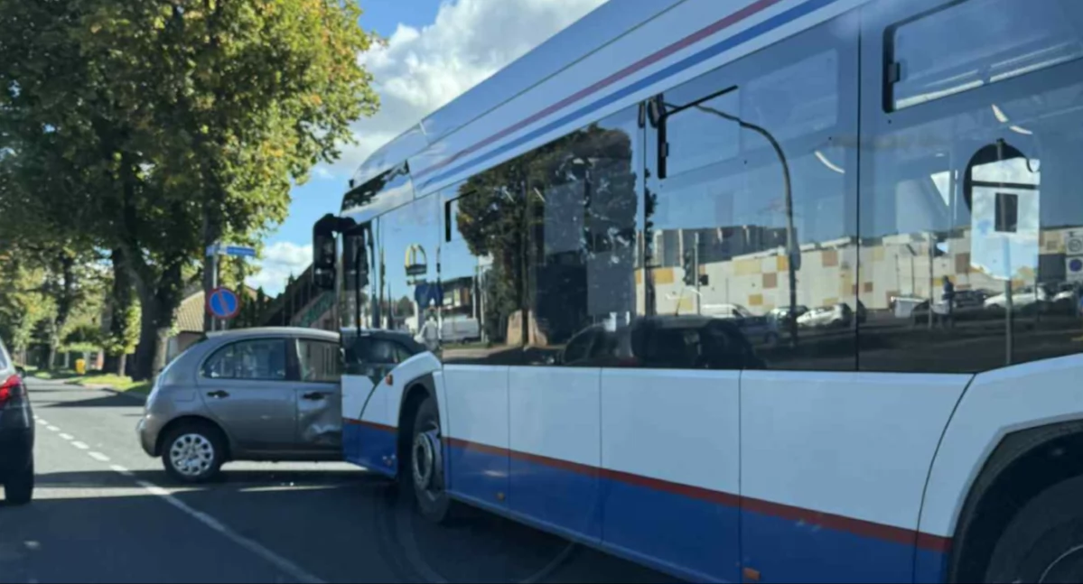 Zderzenie autobusu z osobówką