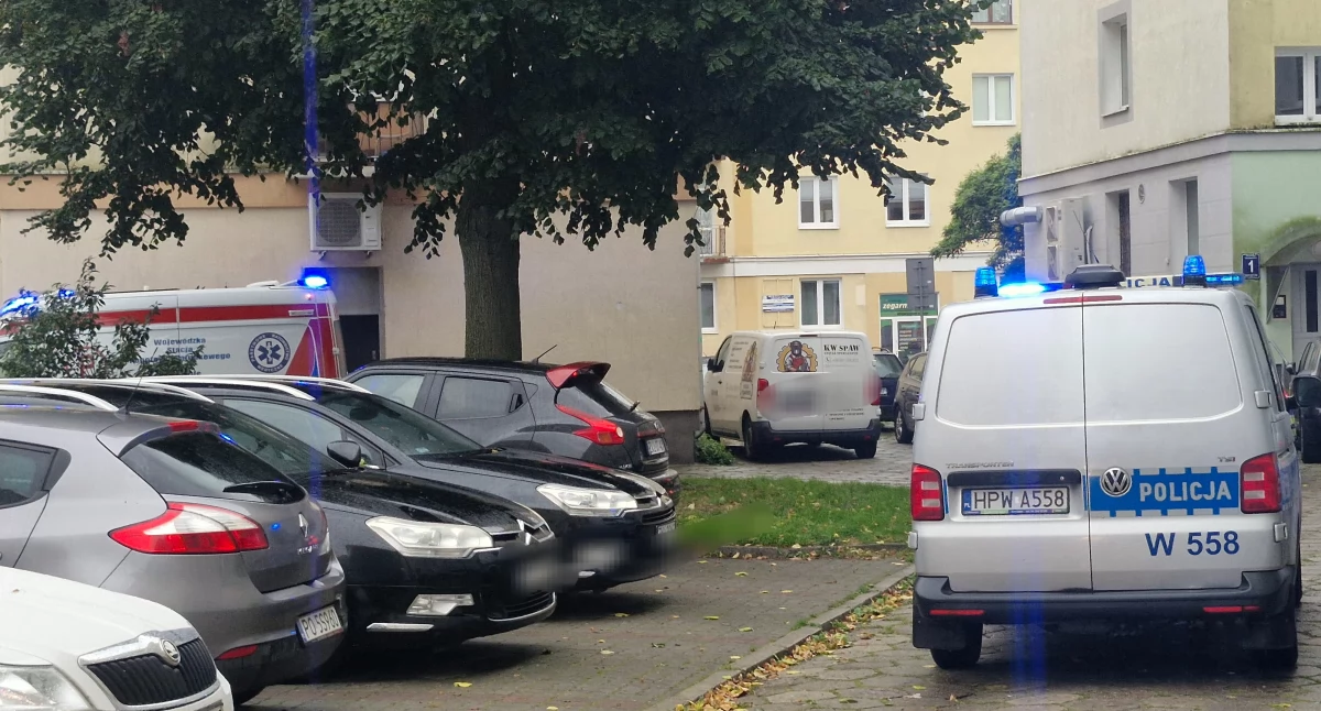Dwuletnie dziecko wypadło z okna. Policja wyjaśnia,.co wydarzyło się przy Dworcowej