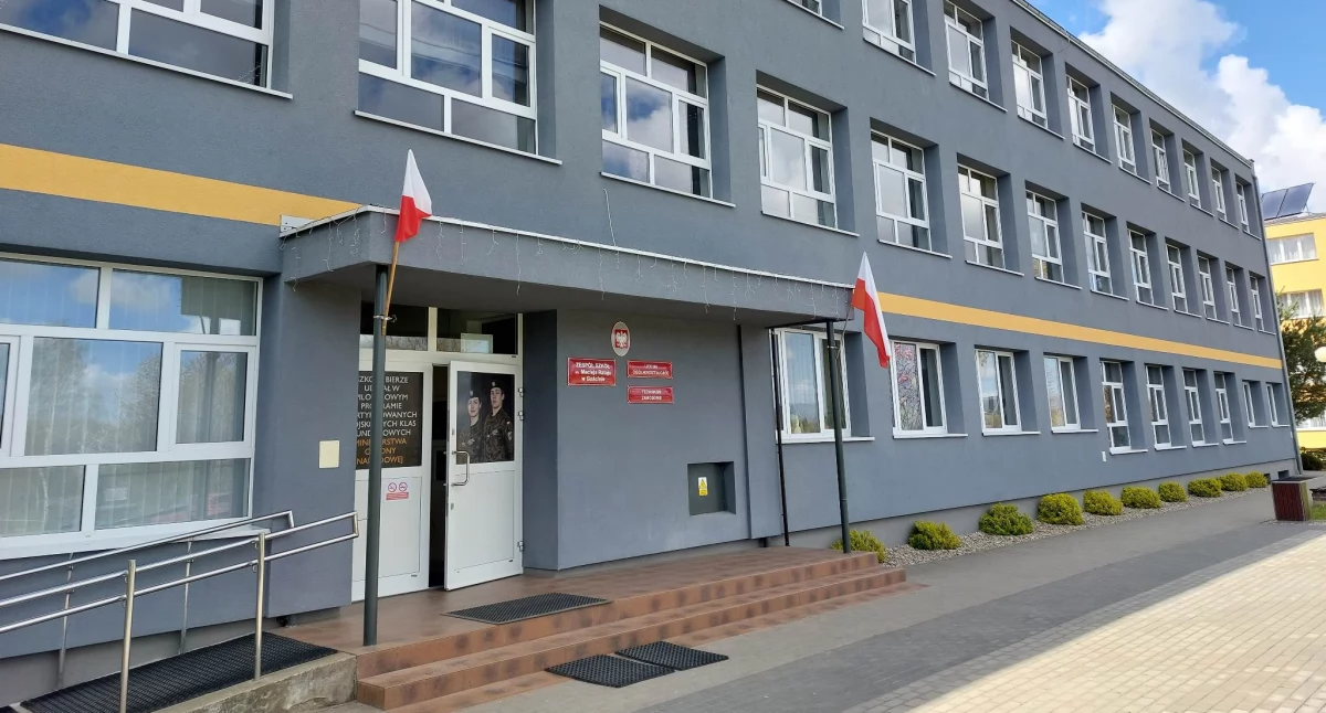 Nowy sprzęt do nauki zdalnej trafi do szkoły w Gościnie