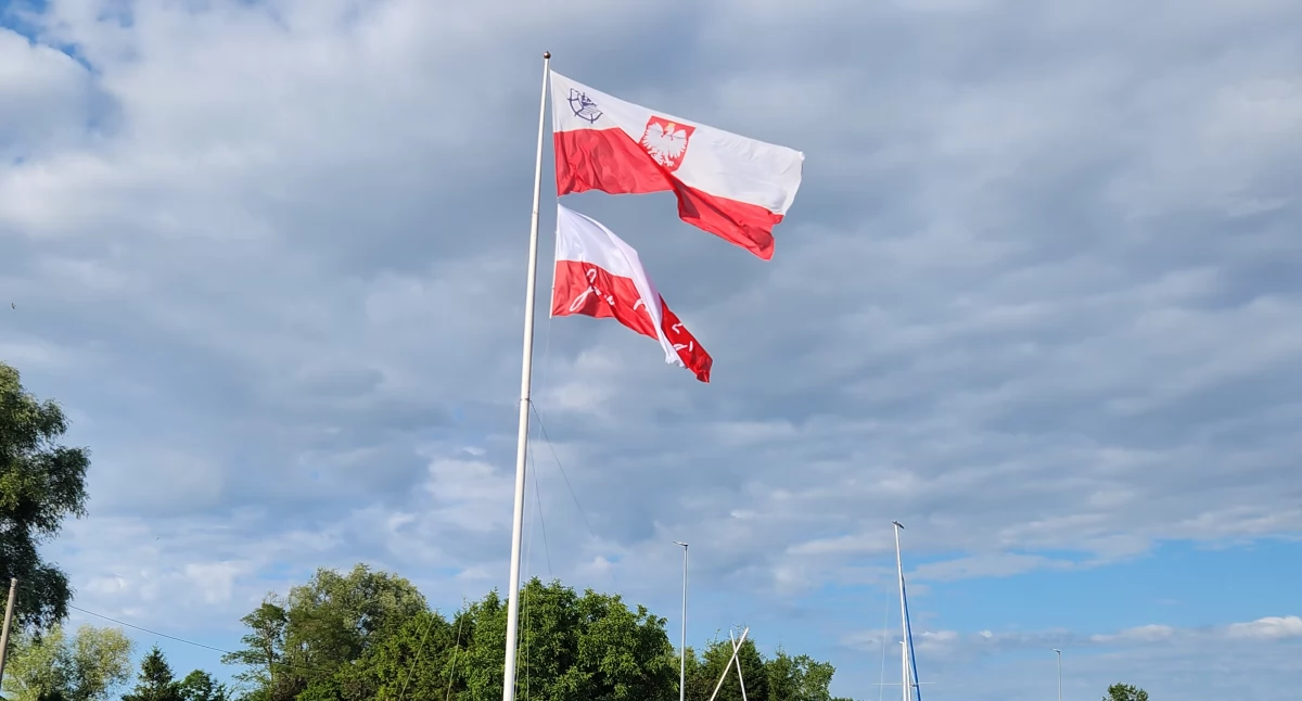 Flagi na Święto Niepodległości – kup w Kołobrzegu lub online