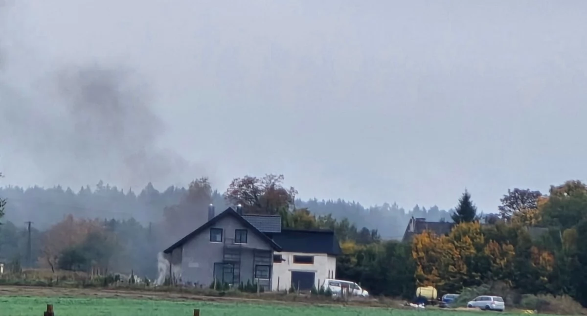 Kłęby dymu postawiły na nogi strażaków
