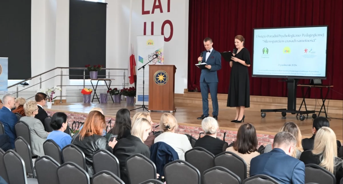 Wykłady, podziękowania i symboliczny czek. Święto Poradni Psychologiczno-Pedagogicznej w Kołobrzegu