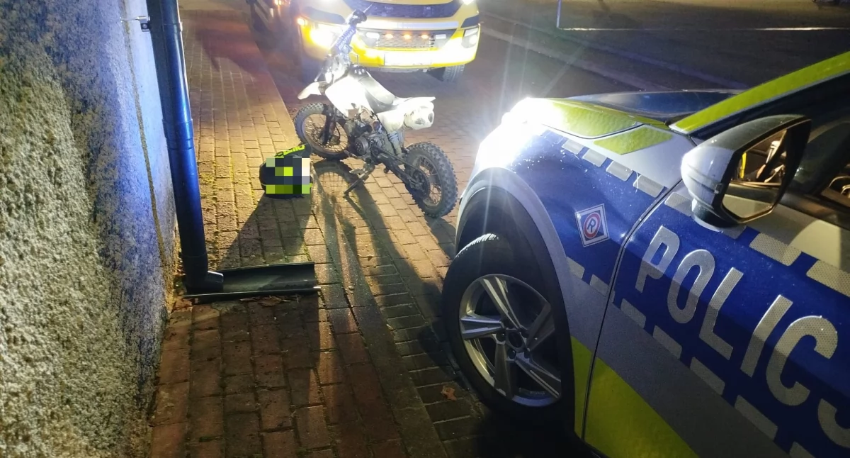 Uciekł przed policją na motocrossie. 18-latek zatrzymany w Dygowie