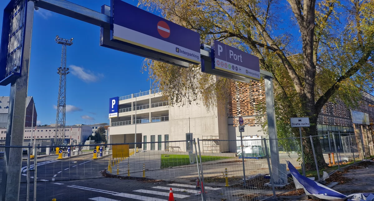 Otwarcie parkingu w porcie przesunięte. Pierwsza ruszy siłownia i Biedronka