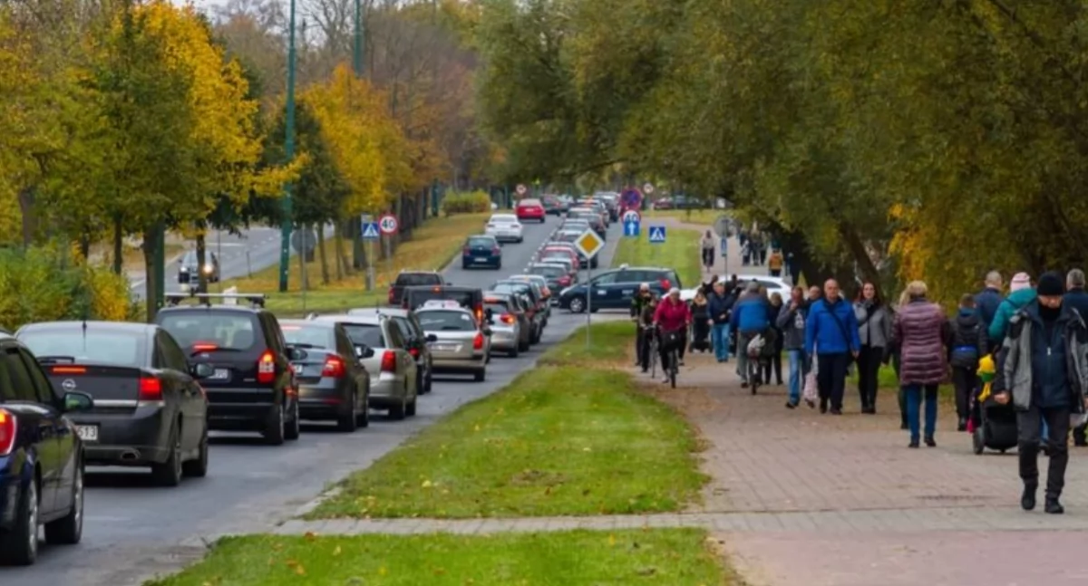 Uwaga kierowcy i piesi! Zmiana organizacji ruchu przy cmentarzu