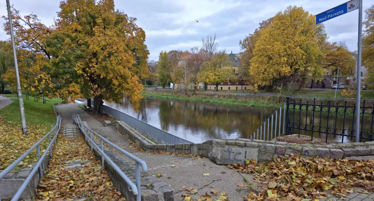 Zejście nad Parsętę znów otwarte. Zakończył się remont muru oporowego