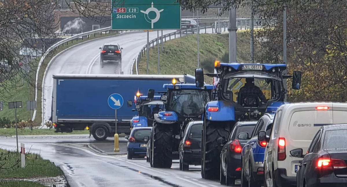 Niska frekwencja, mocny przekaz. Symboliczny protest rolników | foto, wideo