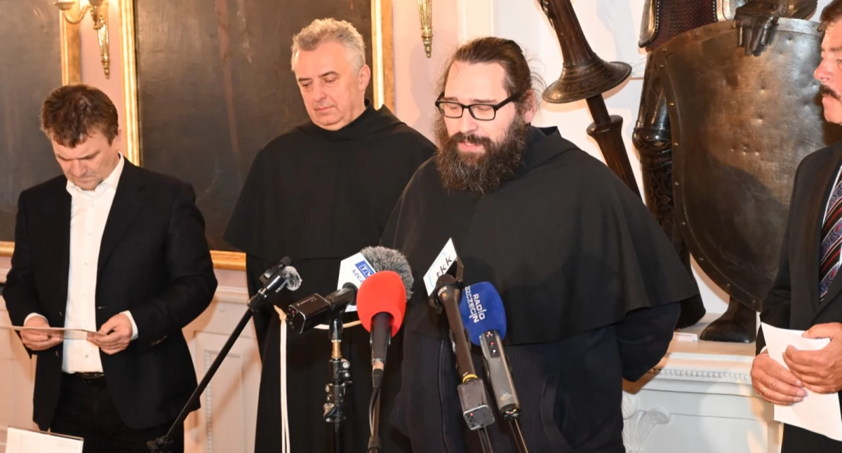 Niezwykłe odkrycie franciszkanów. XVII-wieczny kielich wrócił do Kołobrzegu