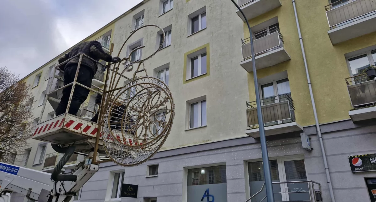 Kołobrzeg stroi się na święta. Iluminacje rozświetlą miasto już od Mikołajek
