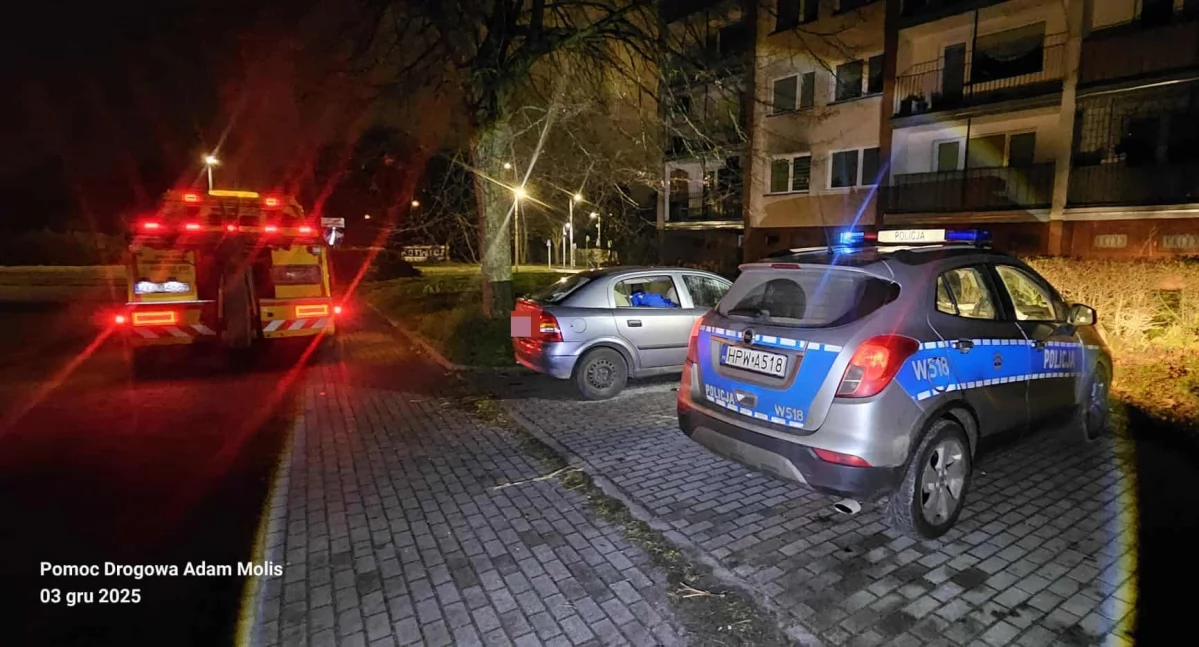 Spał w samochodzie od wielu dni. Funkcjonariusze odkryli, że auto jest przywłaszczone